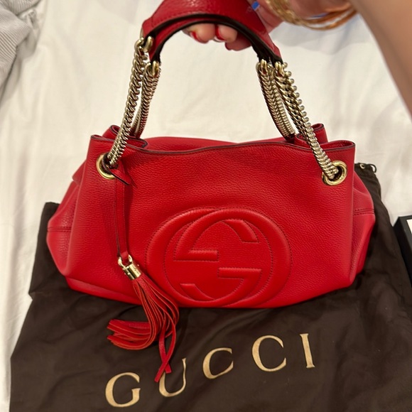 Gucci Red shoulder bag with Gold metal straps - Picture 1 of 4